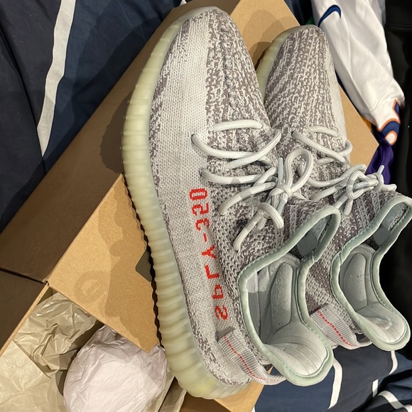 Yeezy 350 V2 blue tint. Size 10 - Picture 10 of 10